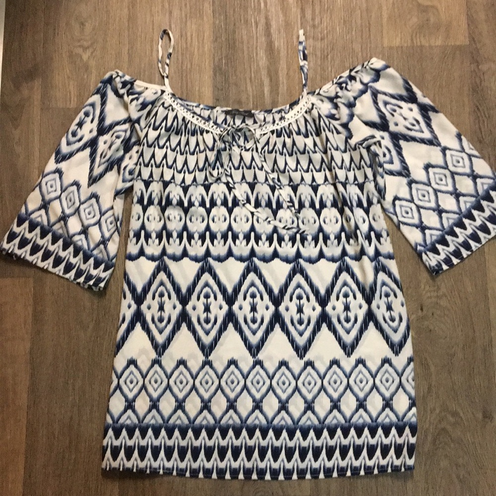 Tunic dress w off the shoulder sleeves